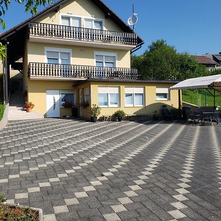Apartments Mise Ogulin Exterior foto