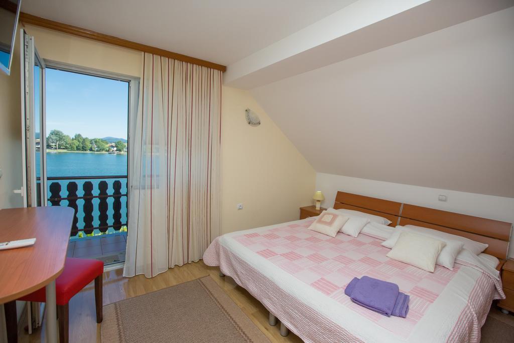 Apartments Mise Ogulin Exterior foto