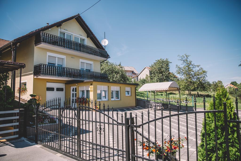 Apartments Mise Ogulin Exterior foto