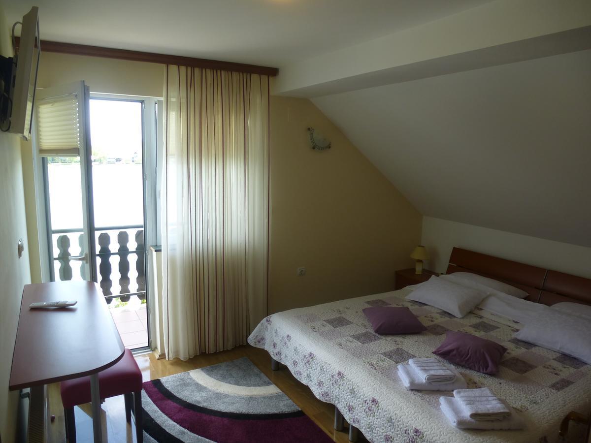 Apartments Mise Ogulin Exterior foto